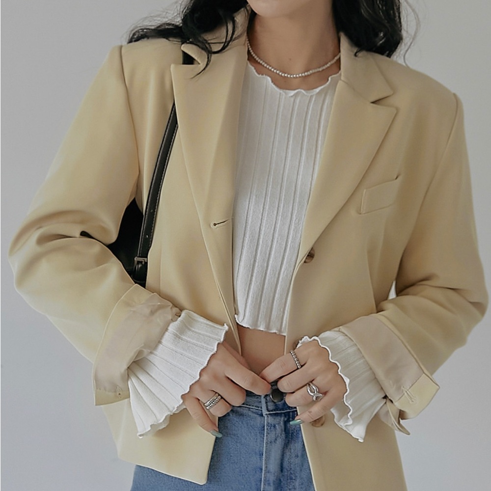 Cropped Blazer Lapel